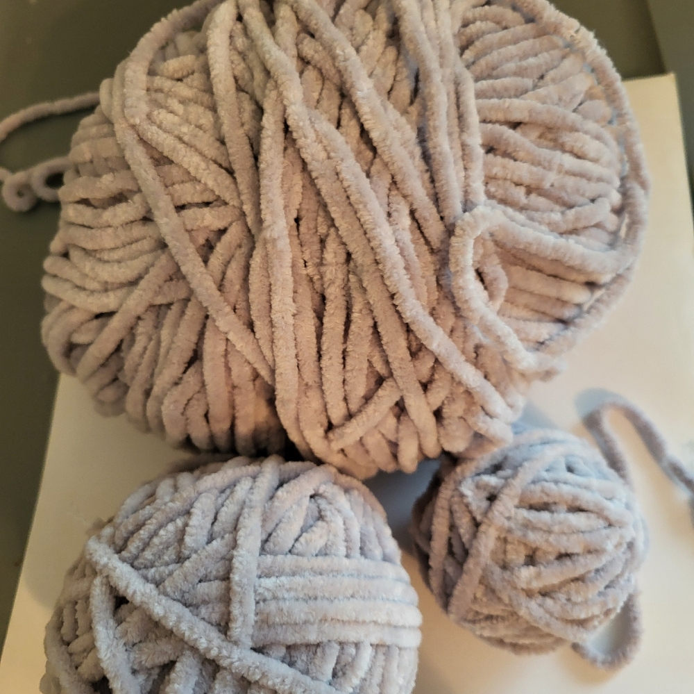 Velvety gray yarn